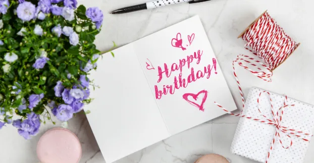 Why Birthday Greeting Ecards Are Replacing Traditional Paper Cards