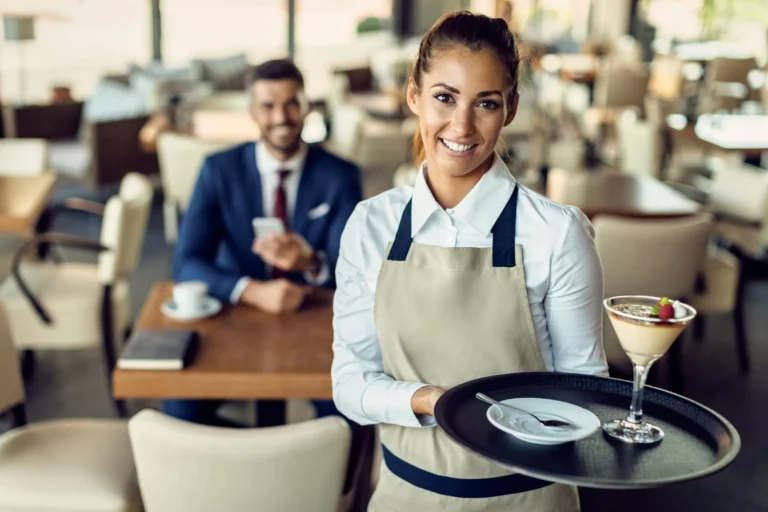Cómo se comunican en los restaurantes de España: guía práctica para cocineros mexicanos